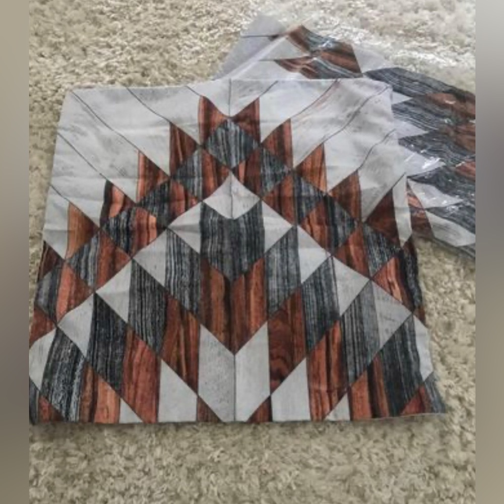 Cushion covers x2
17” x 17